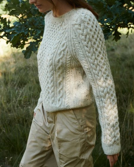 cara sweater af Lene Holme Samsøe i Peer Gynt i fv. 2523 Natur Tweed.