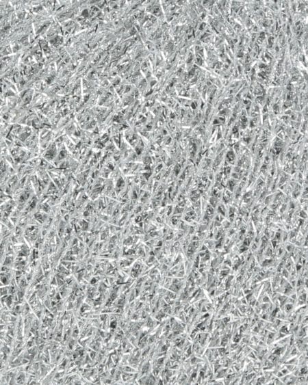 Den sølvgrå glimmergarn Astra fra Lang Yarn i farve 0023 helt tæt på.