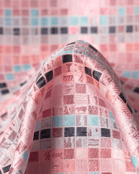 Nærbillede af Dagny Projekttaske i farve 557-902 Pink Mosaic.