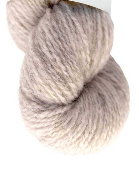 Hjelholt håndværksgarn – Kvalitetsgarn lavet af marinould og pelsuld | Tante Grøn