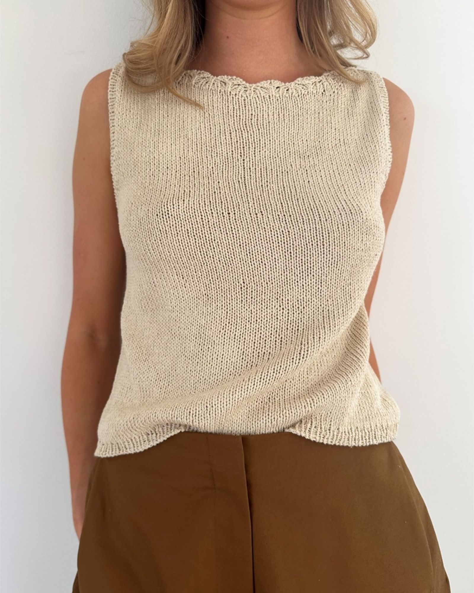 Cora Top fra Lene Holme Samsøe i en fin sandfarve.